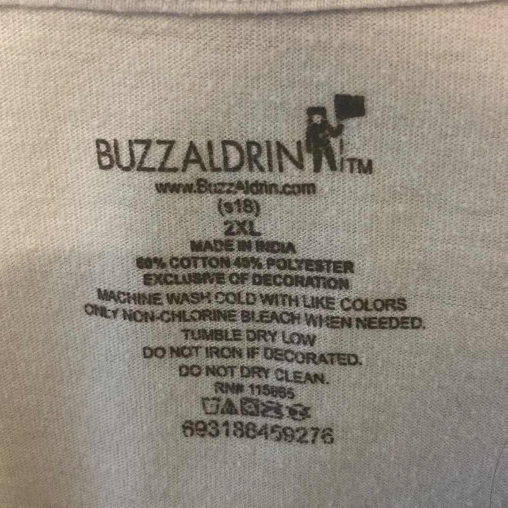 The size: 2XL Condition: Pre- owned Material is: 60% cotton and 40% polyester. - Picture 2 of 2